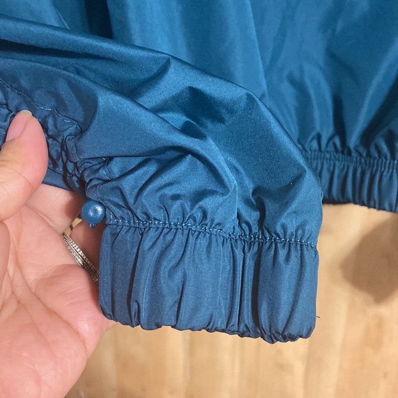 Raining jacket. - Picture 2 of 6